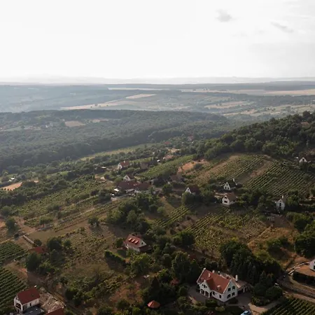 Nyaraló Nagykulcsos Nyúlontúl *